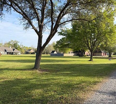 3rd image of Bayou Oaks Rd