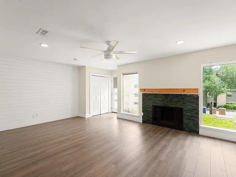 6410 Chimney Creek Cir #B — Photo 4