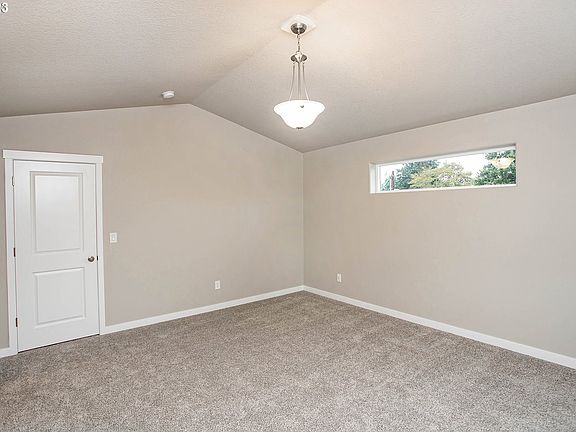 5th image of 4728 NE 37th Ct