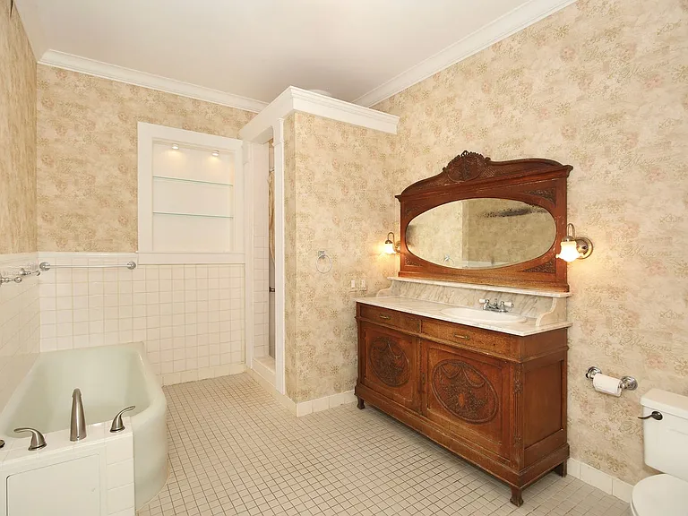 85 Dowsett Ave — Photo 16