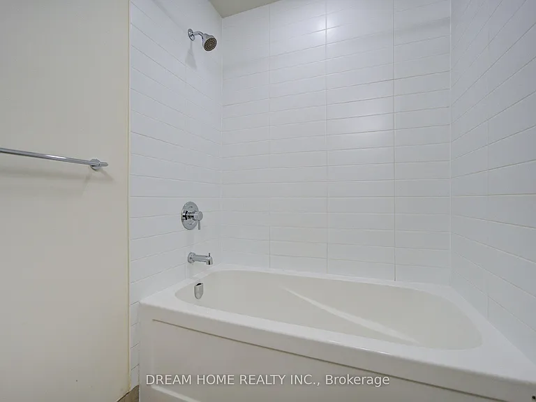 30 Roehampton Ave #2902 — Photo 31