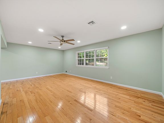 5th image of 337 Fort Lee Rd APT 1D