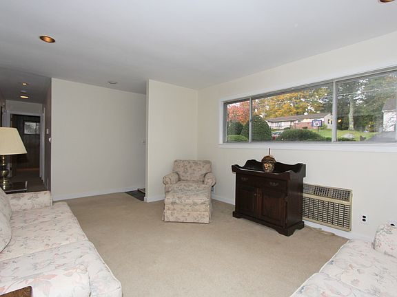 4th image of 37 Hilltop Dr