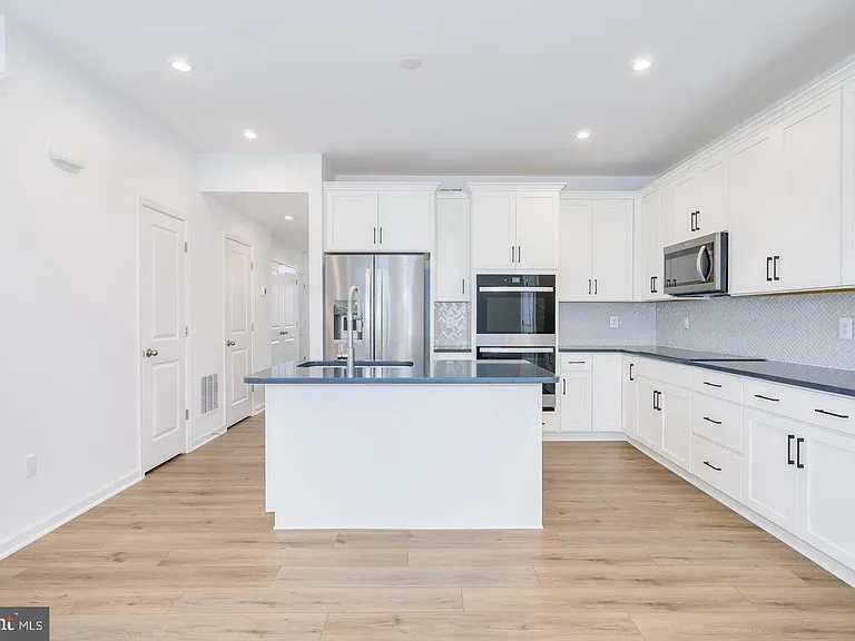 500 Tracy Way — Photo 11