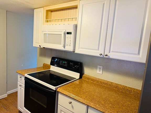 4th image of 1006 Howard Ave