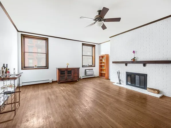 521 W 47th St APT 2D, Manhattan, NY 10036