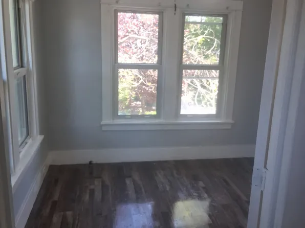 25 Glen Rd, Woonsocket, RI 02895