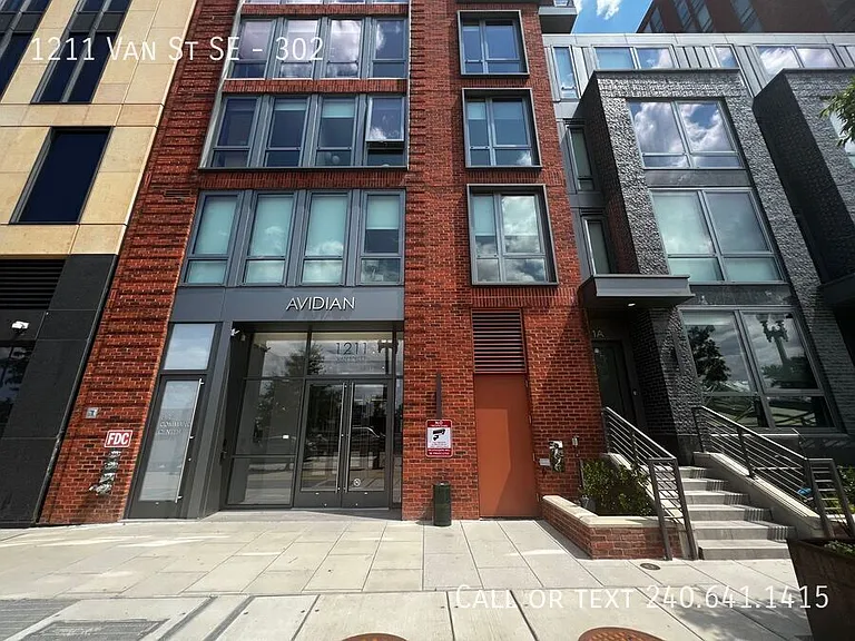 1211 Van St SE #302 — Photo 2