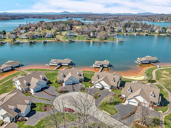4th image of 50 Brooke Dr