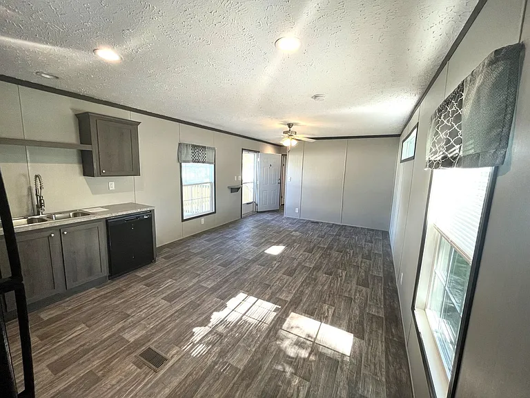 515 Tom Mann Rd — Photo 52