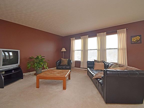 3rd image of 6933 Lucia Dr