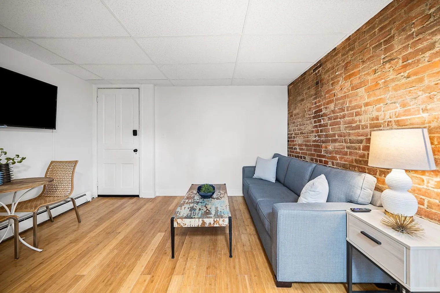 1 bed, 1.0 bath, 699 sqft, $1,301 — Photo 3