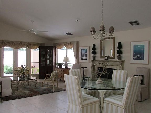 3rd image of 216 N Carmel Ct