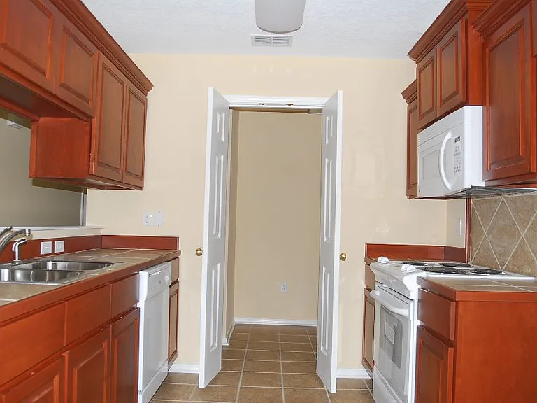 232 Lantana Blvd — Photo 8