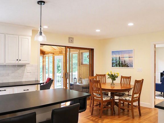 4th image of 39 Spring Hill Rd