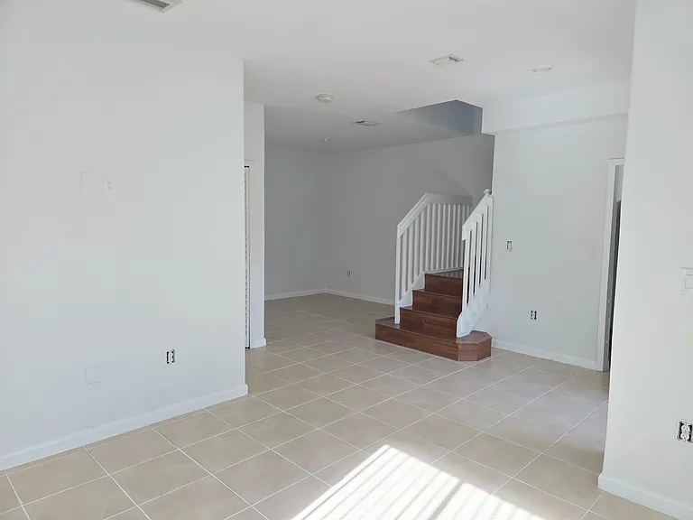 2876 SE 15th Rd — Photo 3