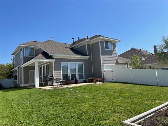 3rd image of 1428 Chestnut Dr