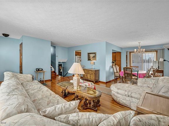 5th image of 23928 Kennedy Dr