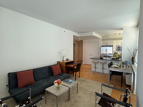 5th image of 1510 Lexington Ave APT 16S
