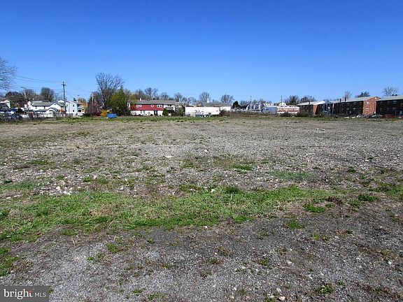4th image of 901 Tennis Ave