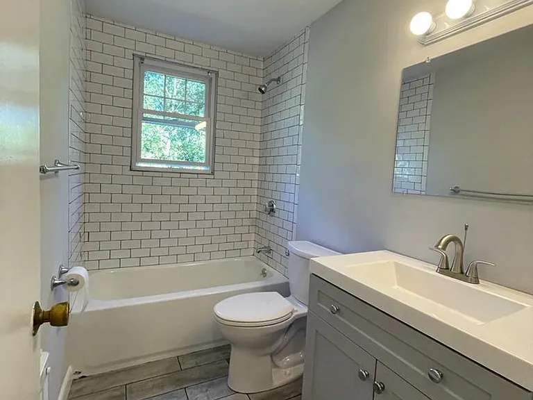 19-21 Orient Ave — Photo 8