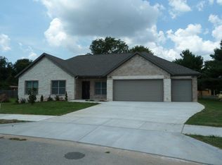 4404 S 3rd Ct, Rogers, AR 72758