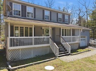 126 Bernadette Dr, Dingmans Ferry, PA 18328