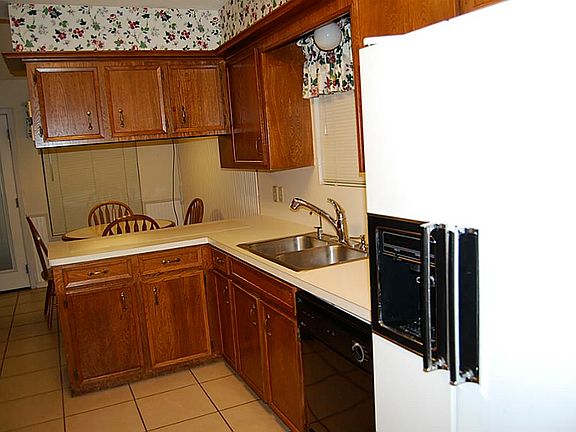 4th image of 2114 Poplar Park Dr