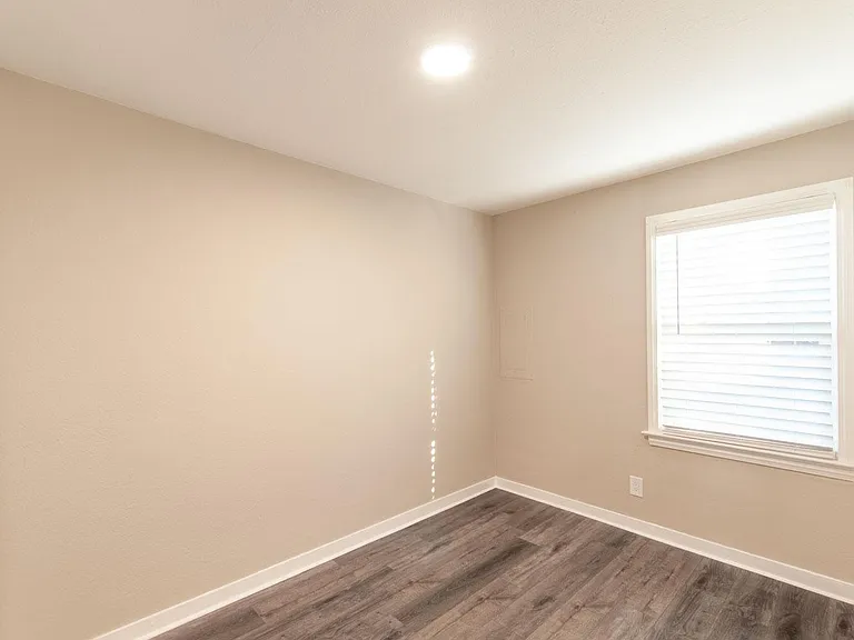 618 Martin Way — Photo 21