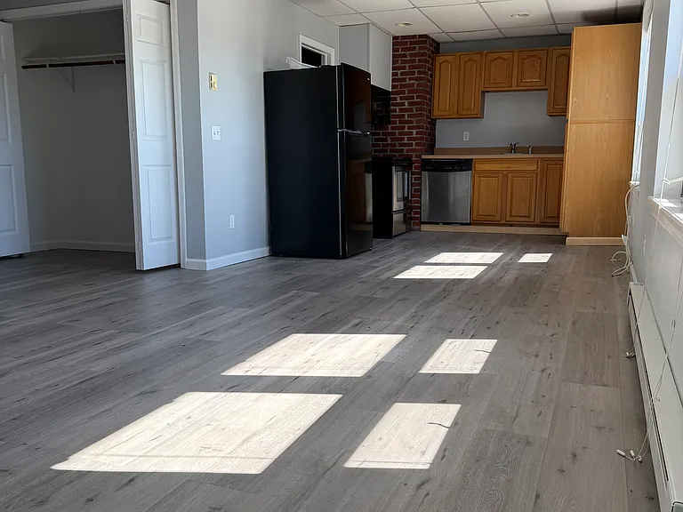 312 Washington St #4 — Photo 6