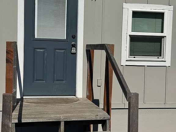 2nd image of 83650 N Pacific Hwy #17