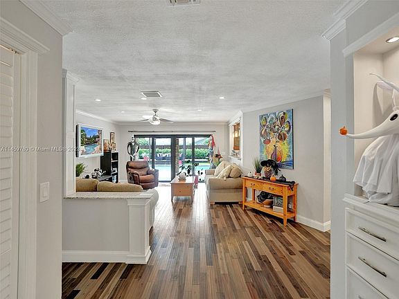 4th image of 9780 NW 1st Pl