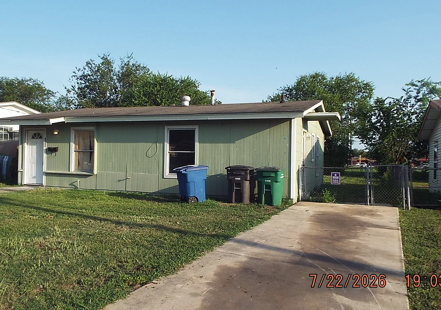 3 bed, 864 sqft, $1,495 — Photo 2