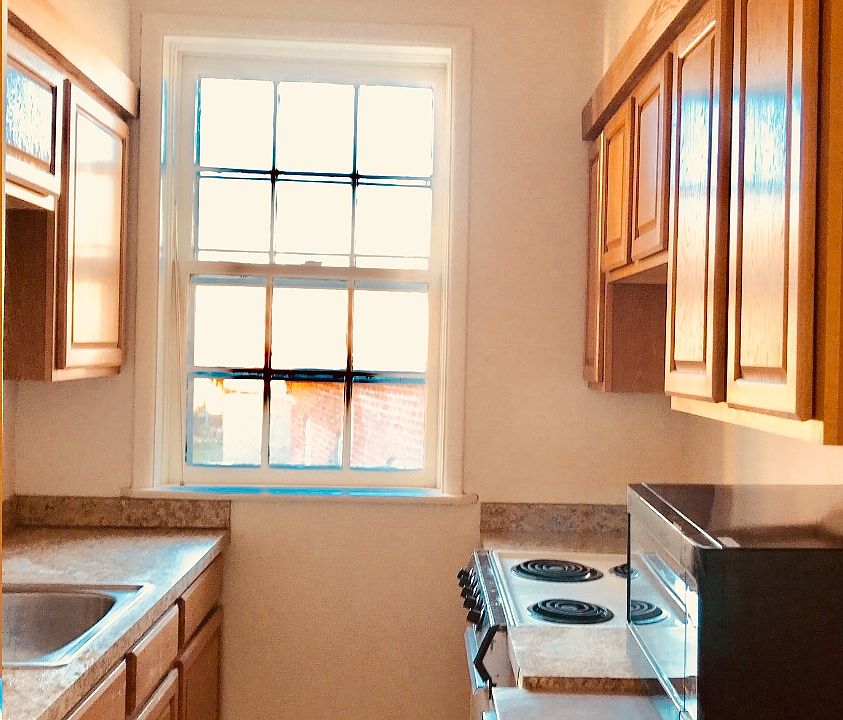 1st image of 915 De Mun Ave #1