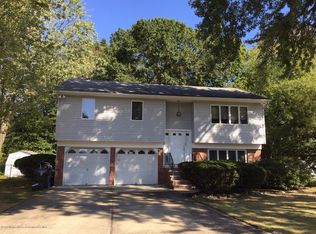 10 Crystal Ct, Middletown, NJ 07748