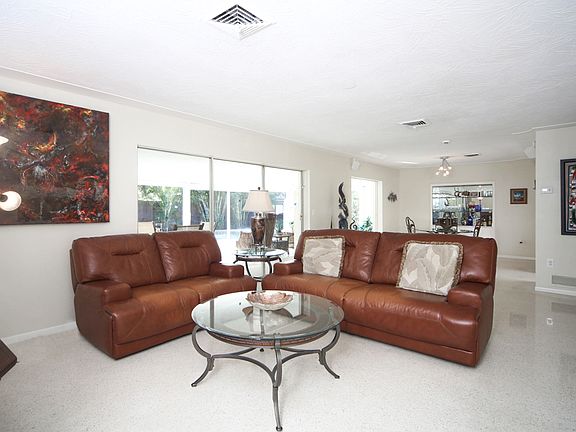 5th image of 3022 Bougainvillea St