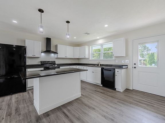 5th image of 109 Navy Yard Rd