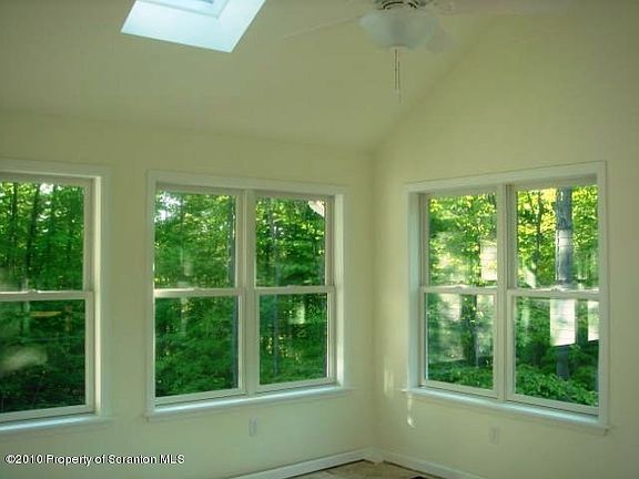 4th image of 3 Woodbine Dr