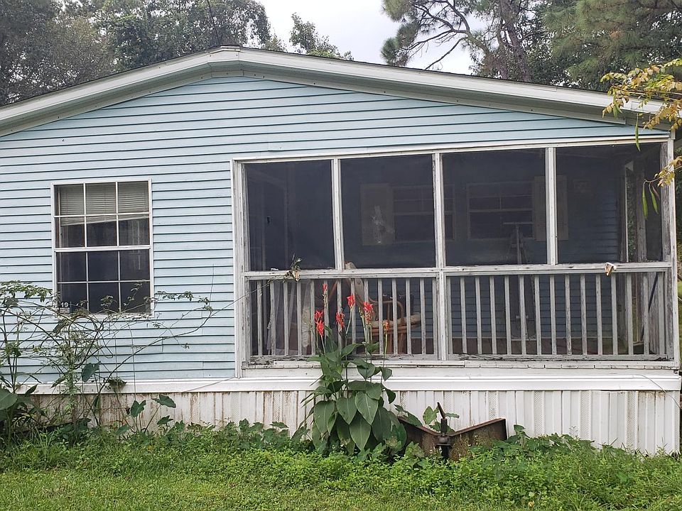 Screened porch area