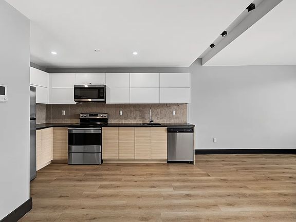 4th image of 88 Linden Blvd #7T