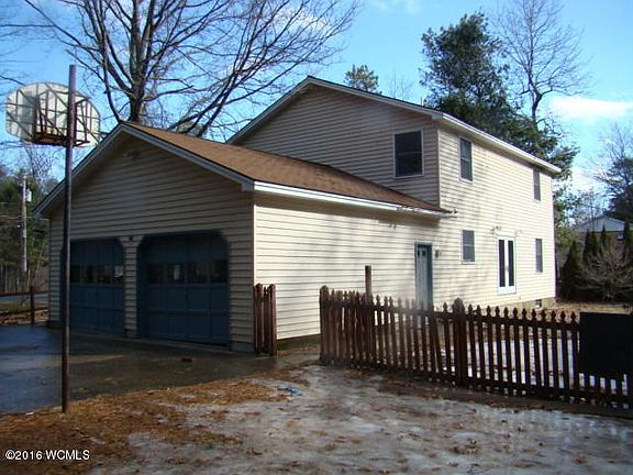 2nd image of 418 Sherman Ave