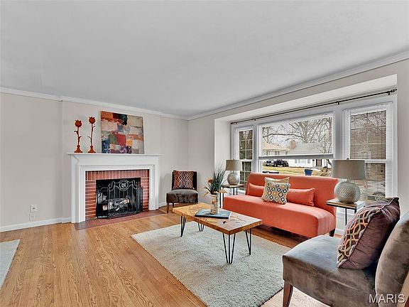 3rd image of 1024 Woodbine Dr