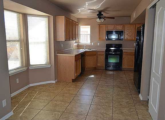 5th image of 10798 Aaron St