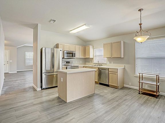 4th image of 1104 Olympic Dr