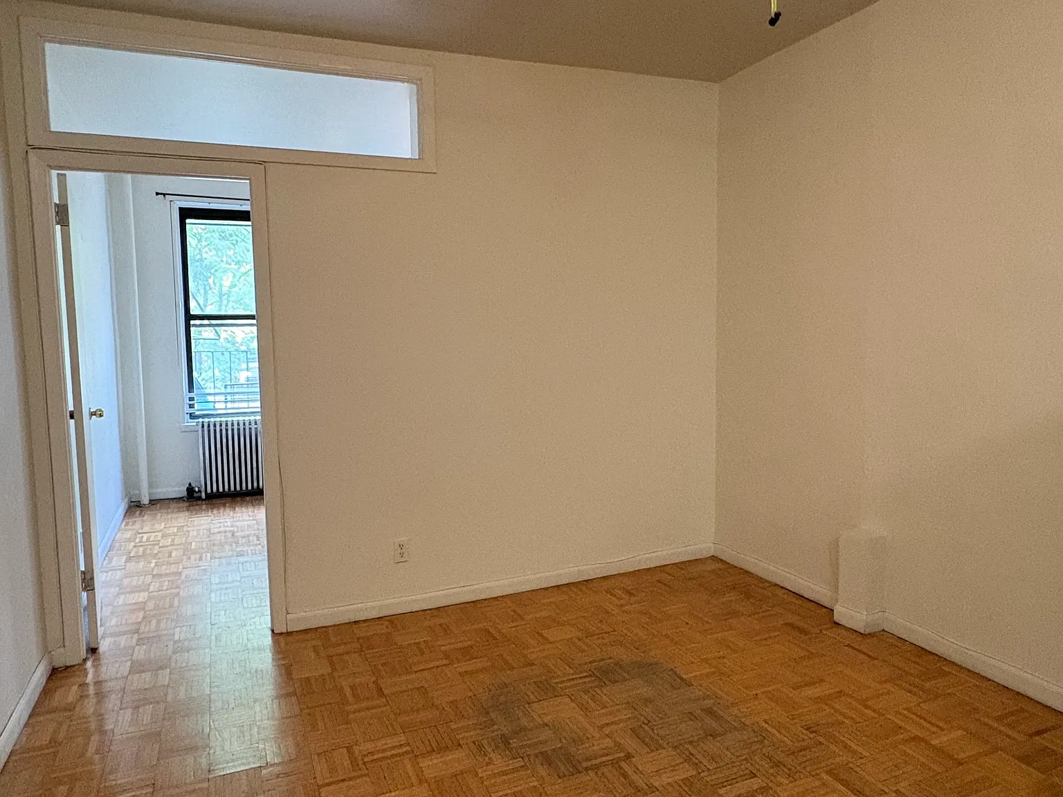46 Alan Street — Photo 2