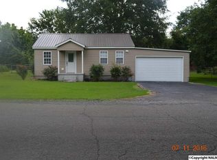 406 4th St NE, Arab, AL 35016