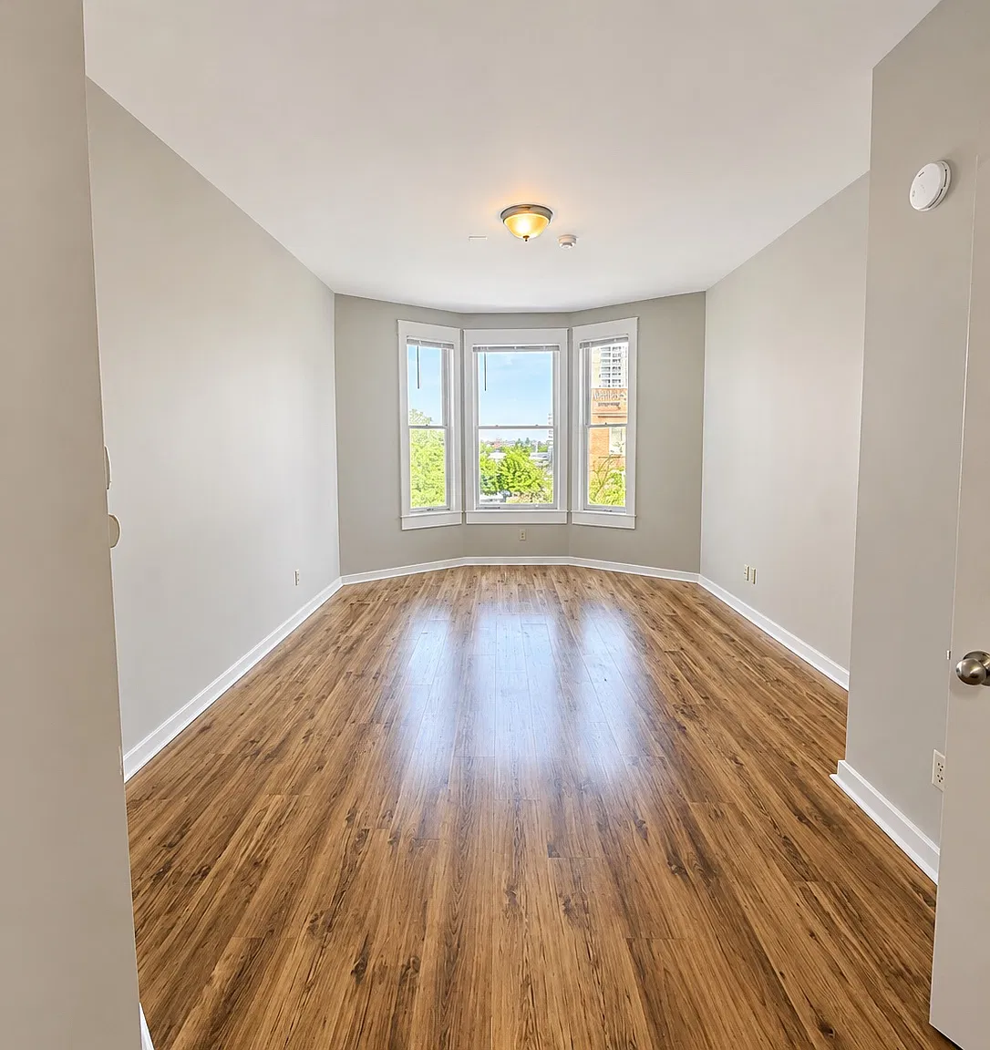 Studio, 400 sqft, $975 — Photo 4