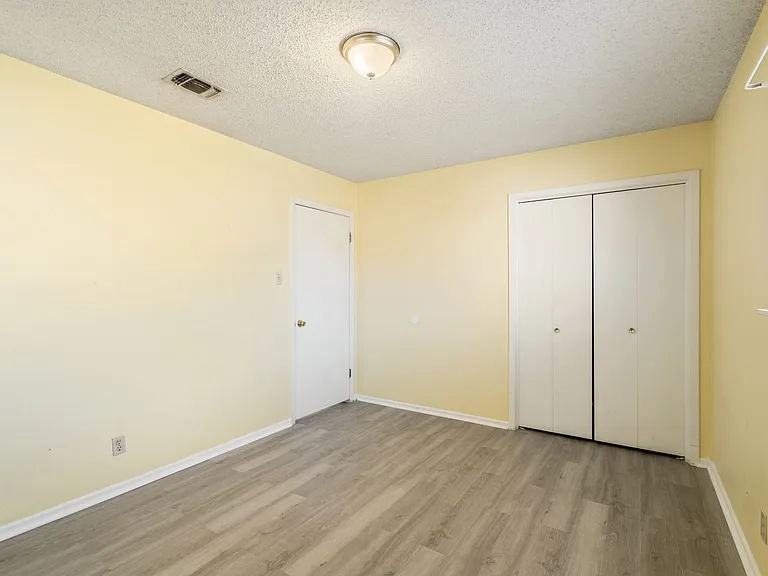 97 Michelle Dr — Photo 12