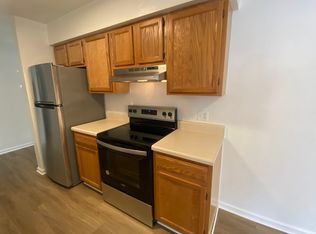 408 Acorn Grove Ln APT E, Chesapeake, VA 23320