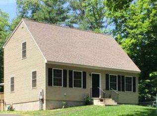 18 Dee Dee Dr, Sandown, NH 03873